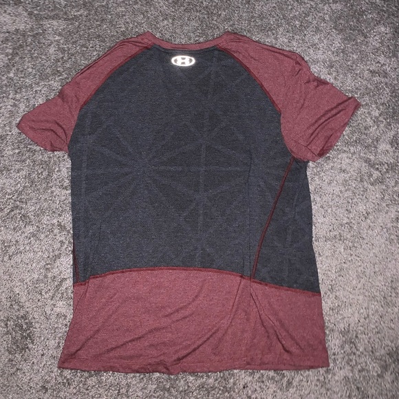 Under Armour Junior Fitted Red & Gray shirt sz XL - Picture 8 of 9